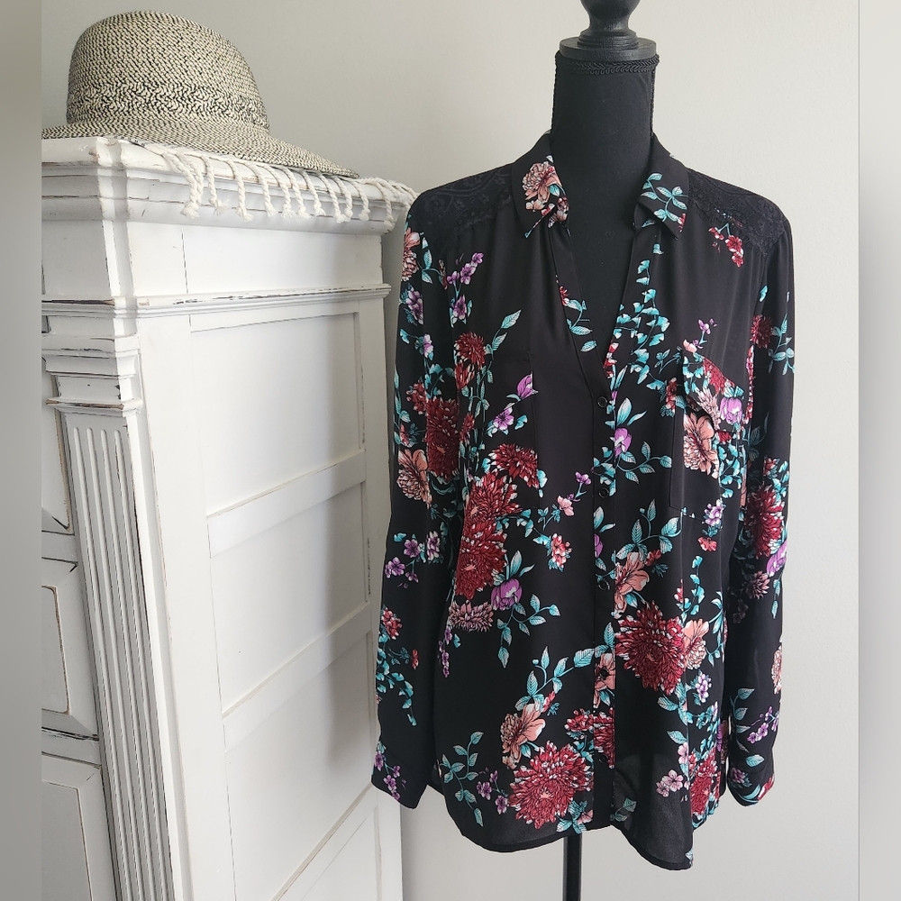 NWT CANDIE'S FLORAL BLOUSE